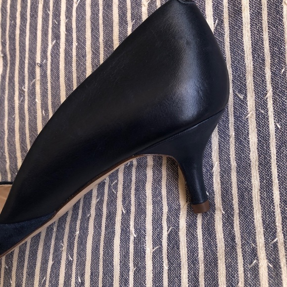 Louise & Cie navy leather and suede pointed low heel - Picture 4 of 9